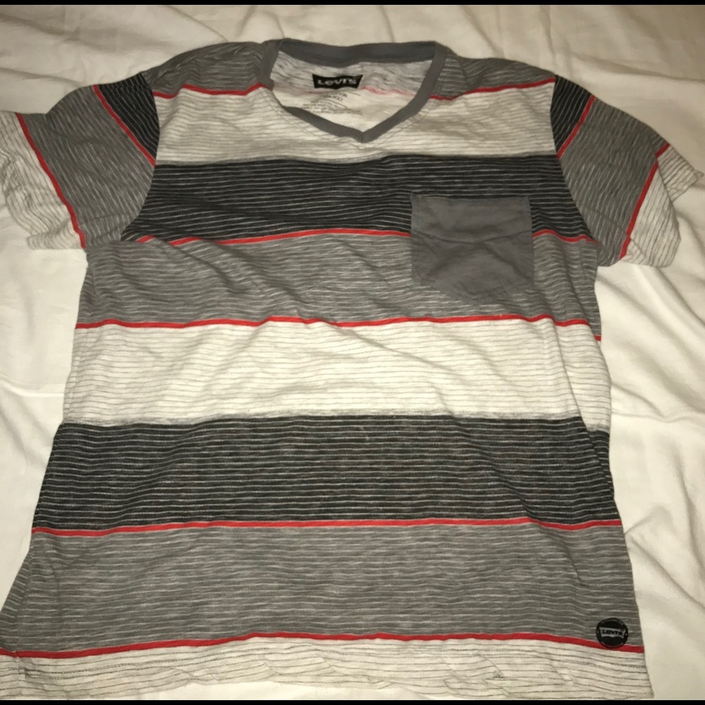 Levi’s v neck pocket t shirt
